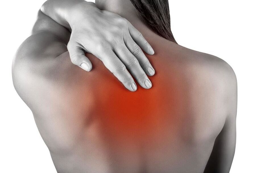 Irora laarin ejika ejika pẹlu ostecoondrosis
